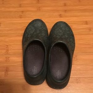 Crocs women size 9